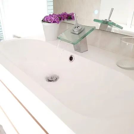 With One Bedroom In With Wifi アパート